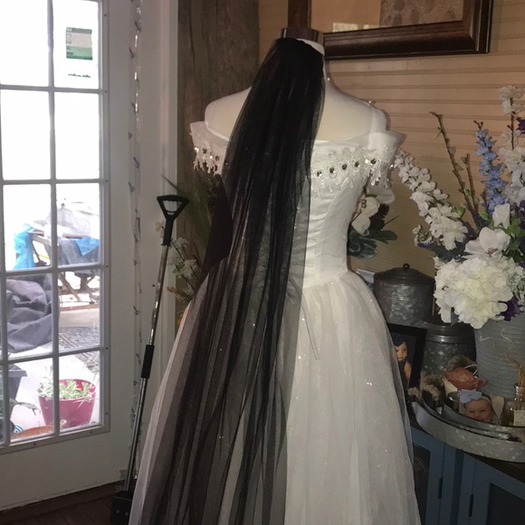 Beautiful black chapel veil with comb - Picture 4 of 5